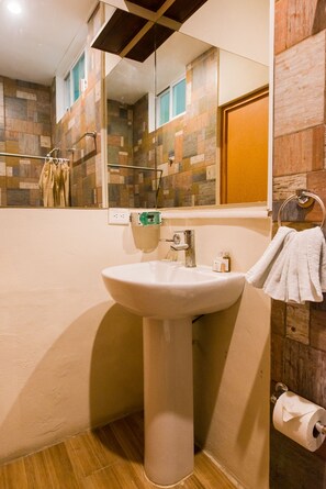 Studio, 1 King Bed with Sofa bed | Bathroom - Casa Luca (Playa del Carmen)