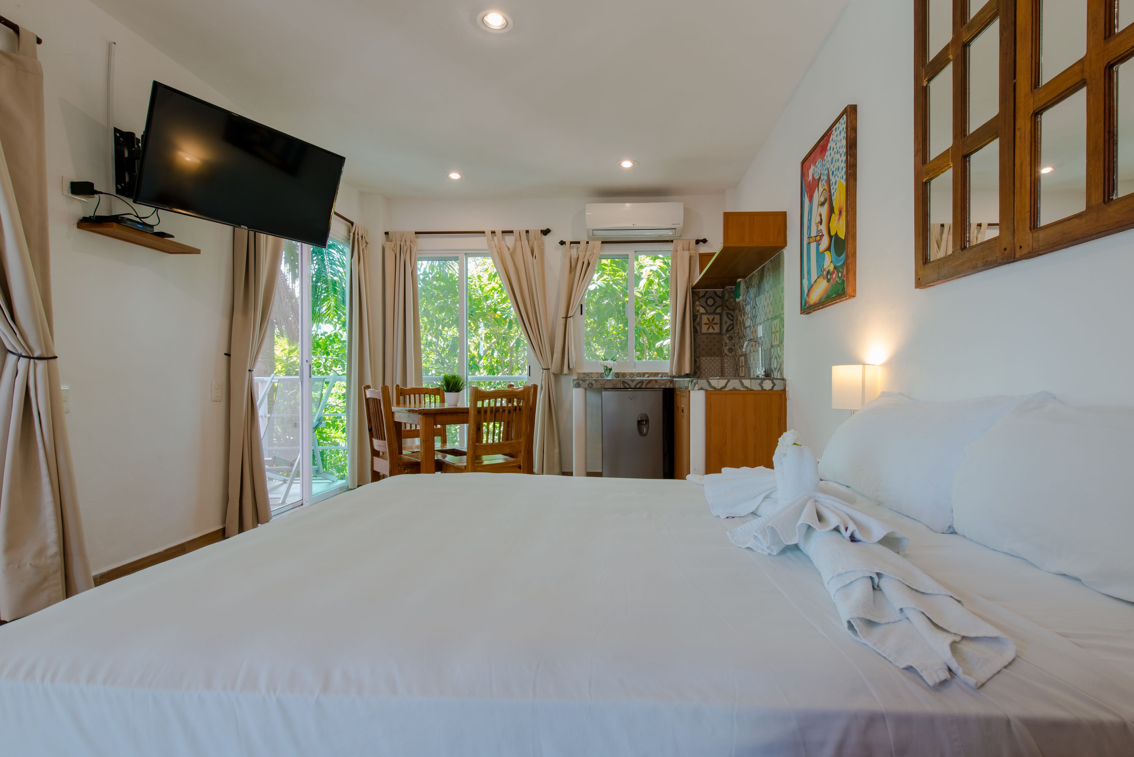 Studio, 1 King Bed with Sofa bed | Premium bedding, minibar, individually furnished, desk