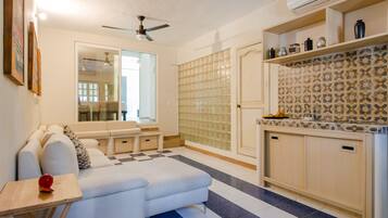 Departamento, 1 habitación | Ropa de cama de alta calidad, minibar, muebles diferentes y escritorio