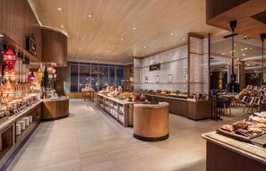 Breakfast, lunch and dinner served - Hilton Manila Newport World Resorts (Pasay)