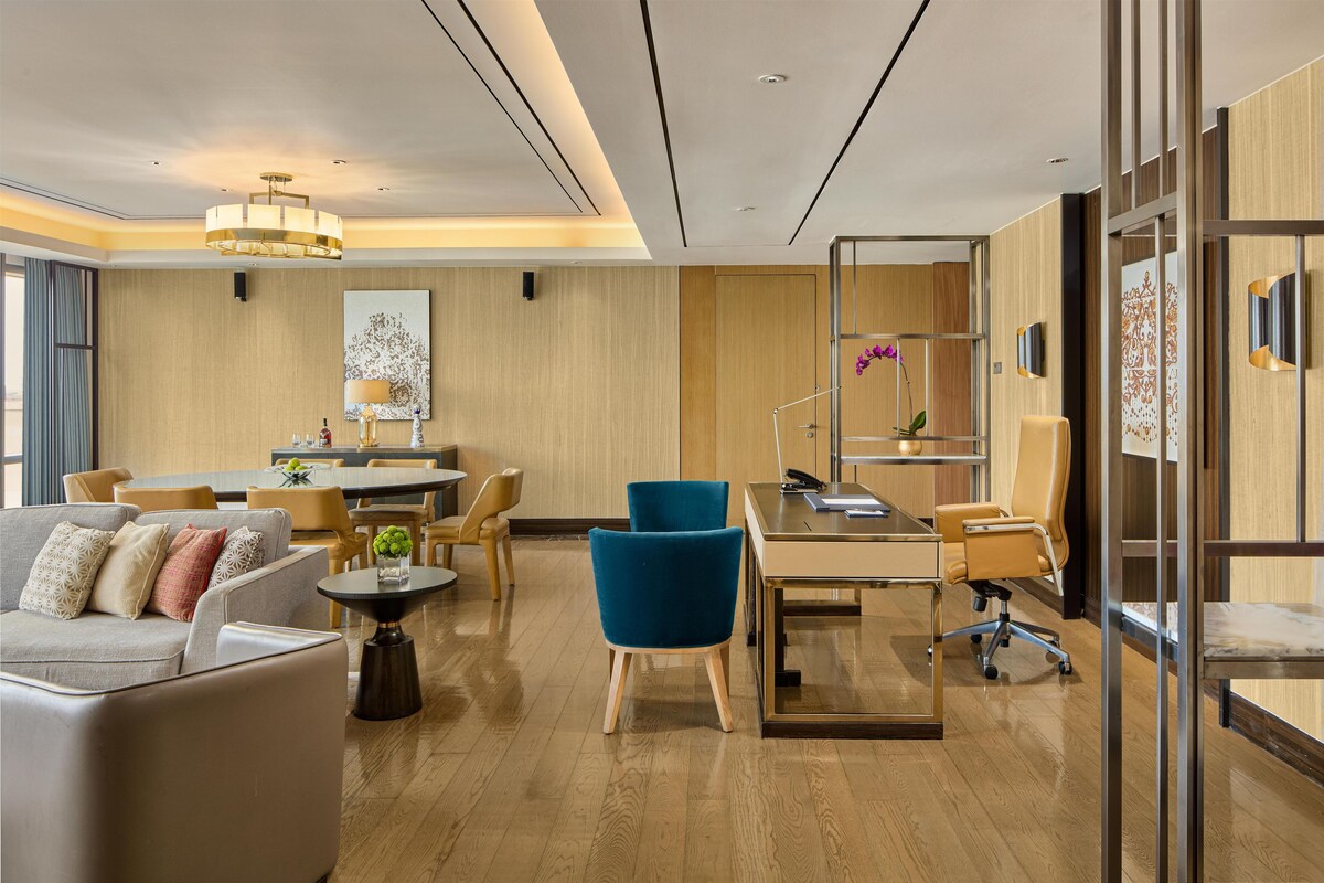 Family Room, Multiple Beds | Premium bedding, down comforters, pillowtop beds, minibar