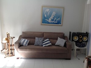 Casa, 2 quartos | Sala de estar | TV de tela plana
