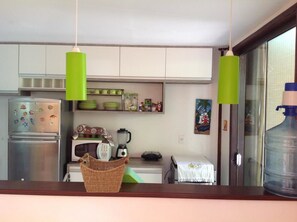 Casa, 2 quartos | Cozinha privada | Geladeira, micro-ondas, fogão, cooktop