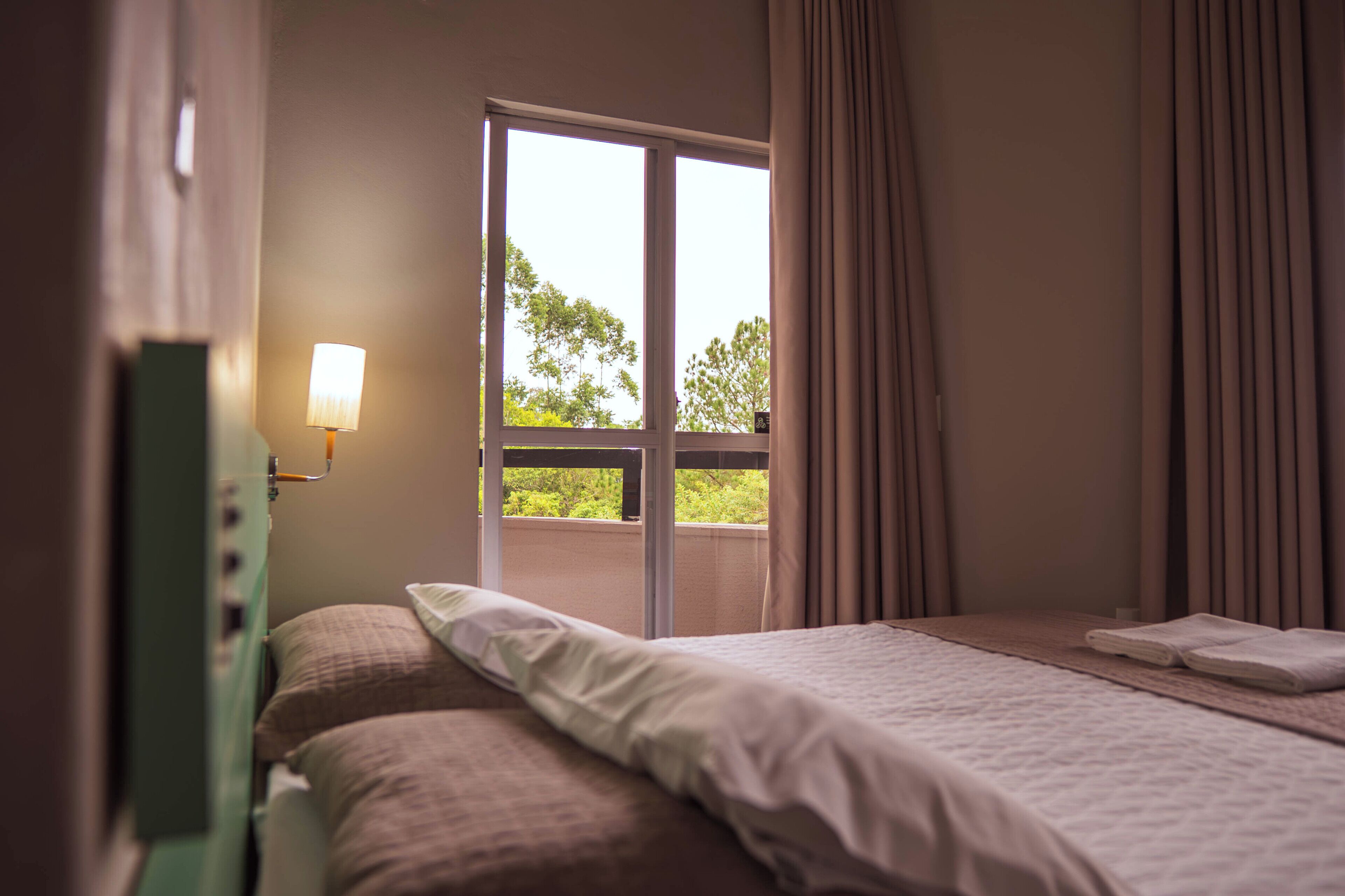 Deluxe Double Room, Non Smoking | Hypo-allergenic bedding, pillowtop beds, minibar, desk