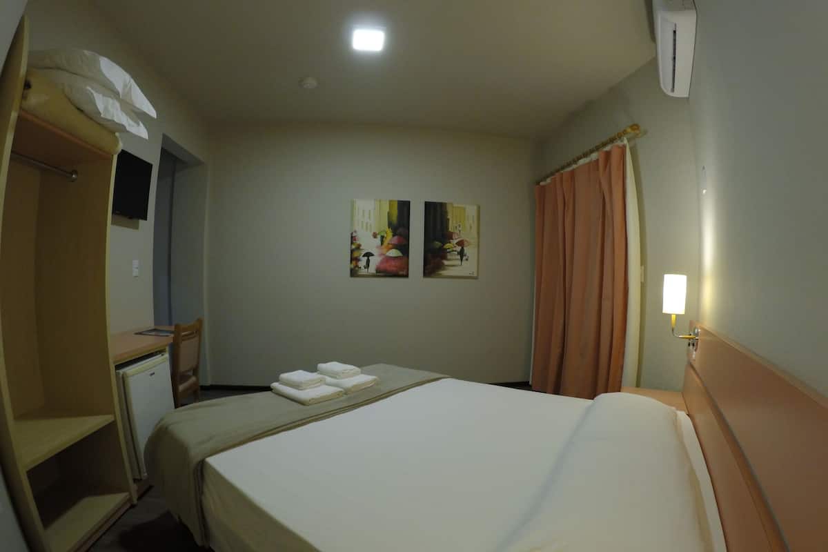 Suite Luxury | Minibar, una scrivania, tende oscuranti, Wi-Fi gratuito