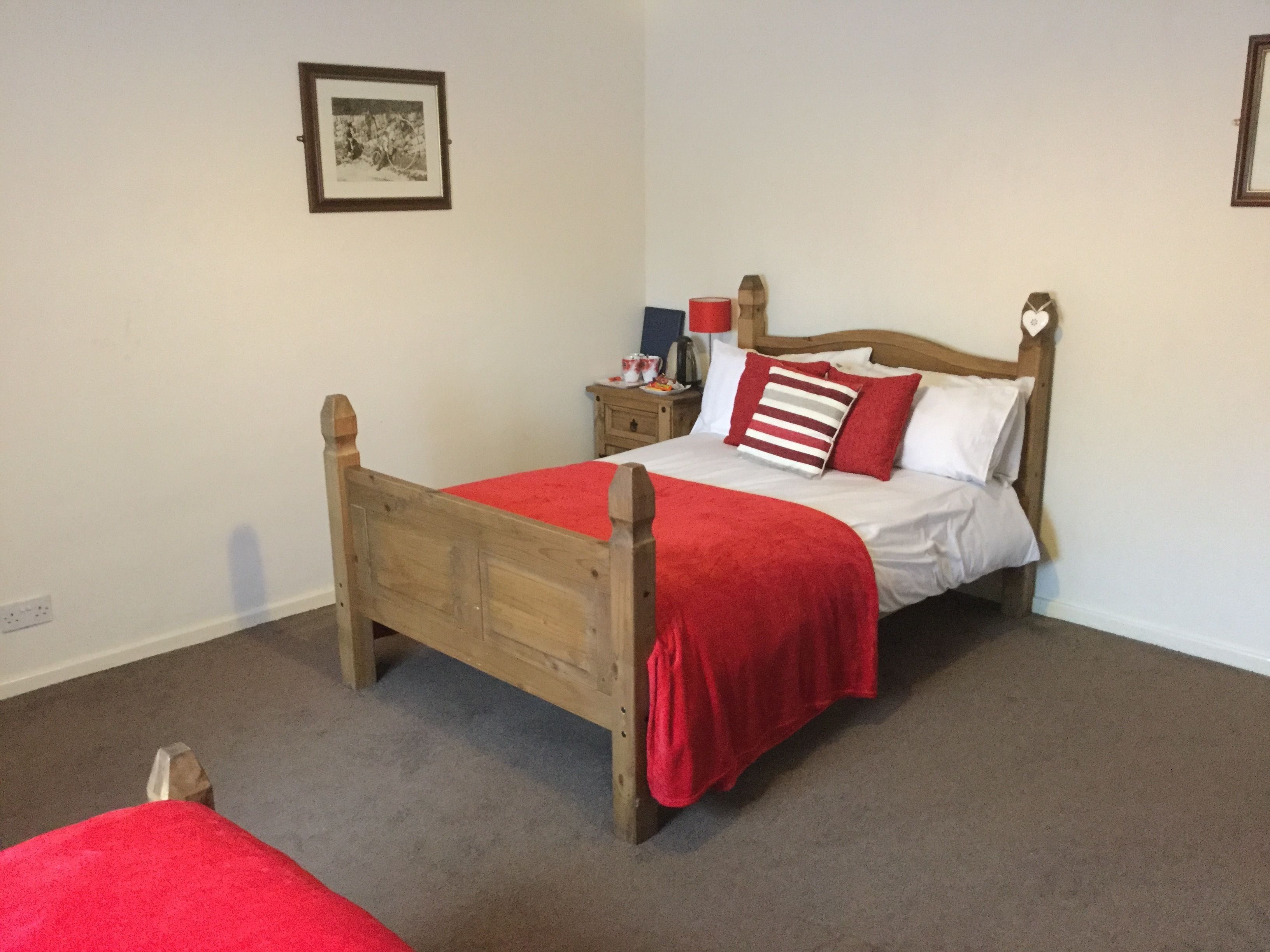 واي فاي مجانًا وملاءات أسرّة