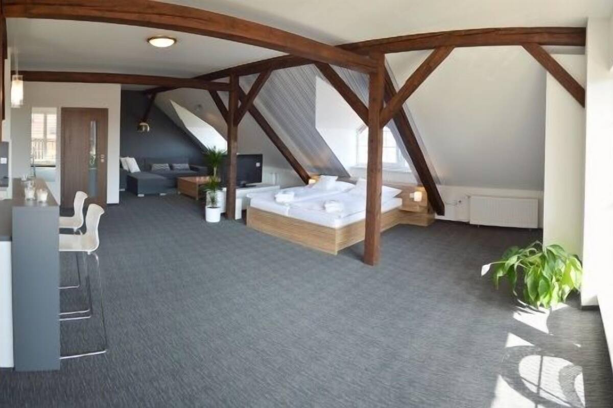 Loft luxo (Terrace) | Cofres nos quartos, escrivaninha, cortinas blackout