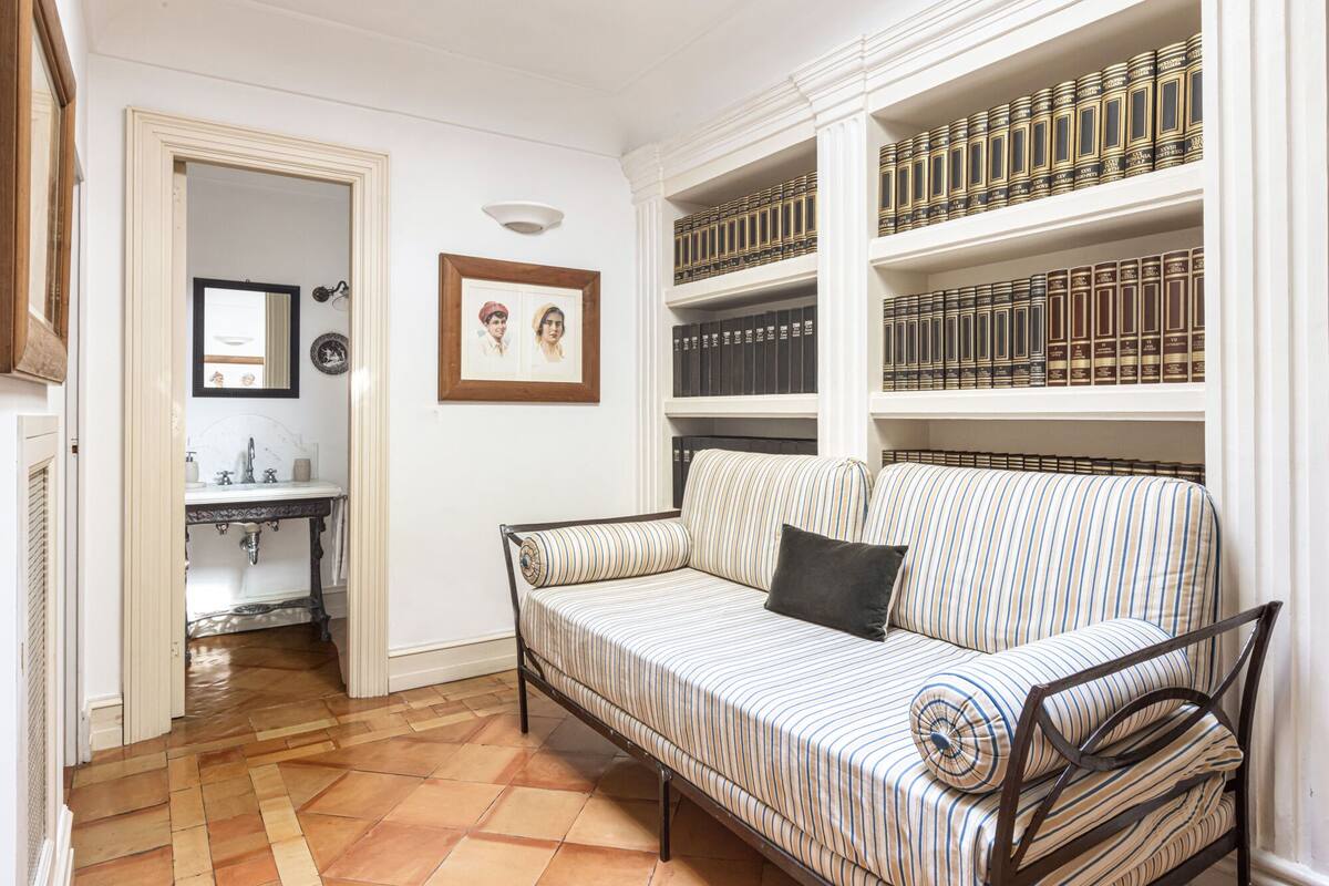 1 bedroom, Frette Italian sheets, premium bedding, down comforters