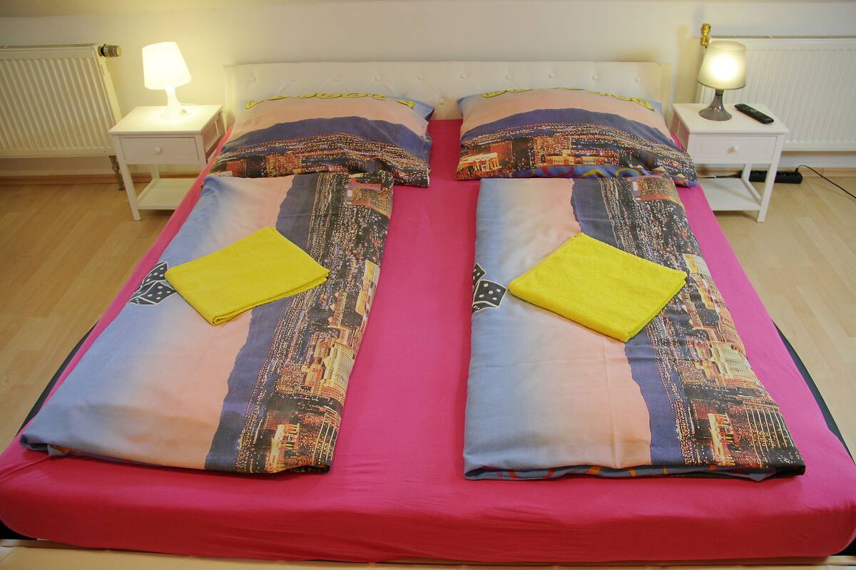 Cortinas blackout, Wi-Fi de cortesia, roupa de cama