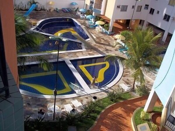 5 outdoor pools, pool umbrellas - Residencial Aguas da Fonte (Caldas Novas)