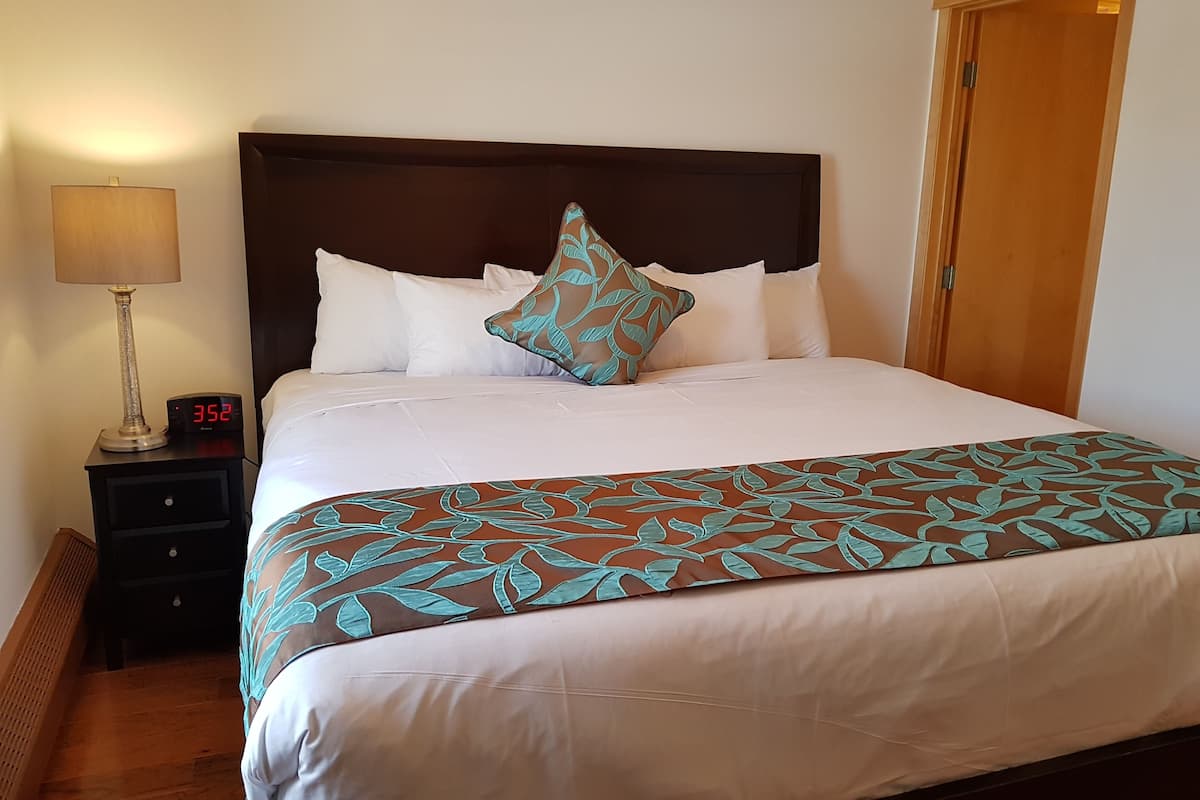 Luxury Condo, 2 Bedrooms, Balcony, Mountain View | 1 bedroom, pillowtop beds, individually decorated