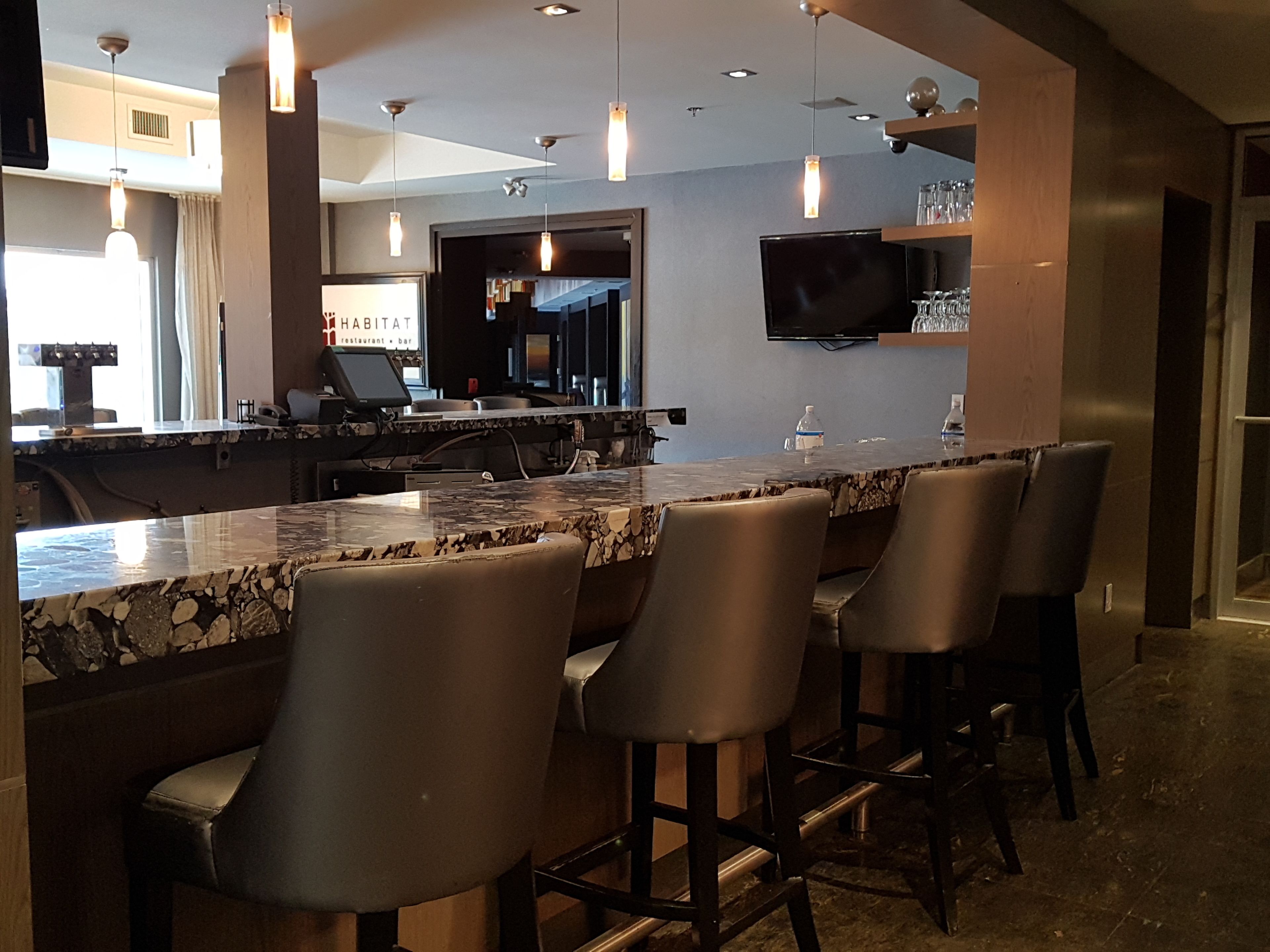 تقديم الإفطار والغداء والعشاء