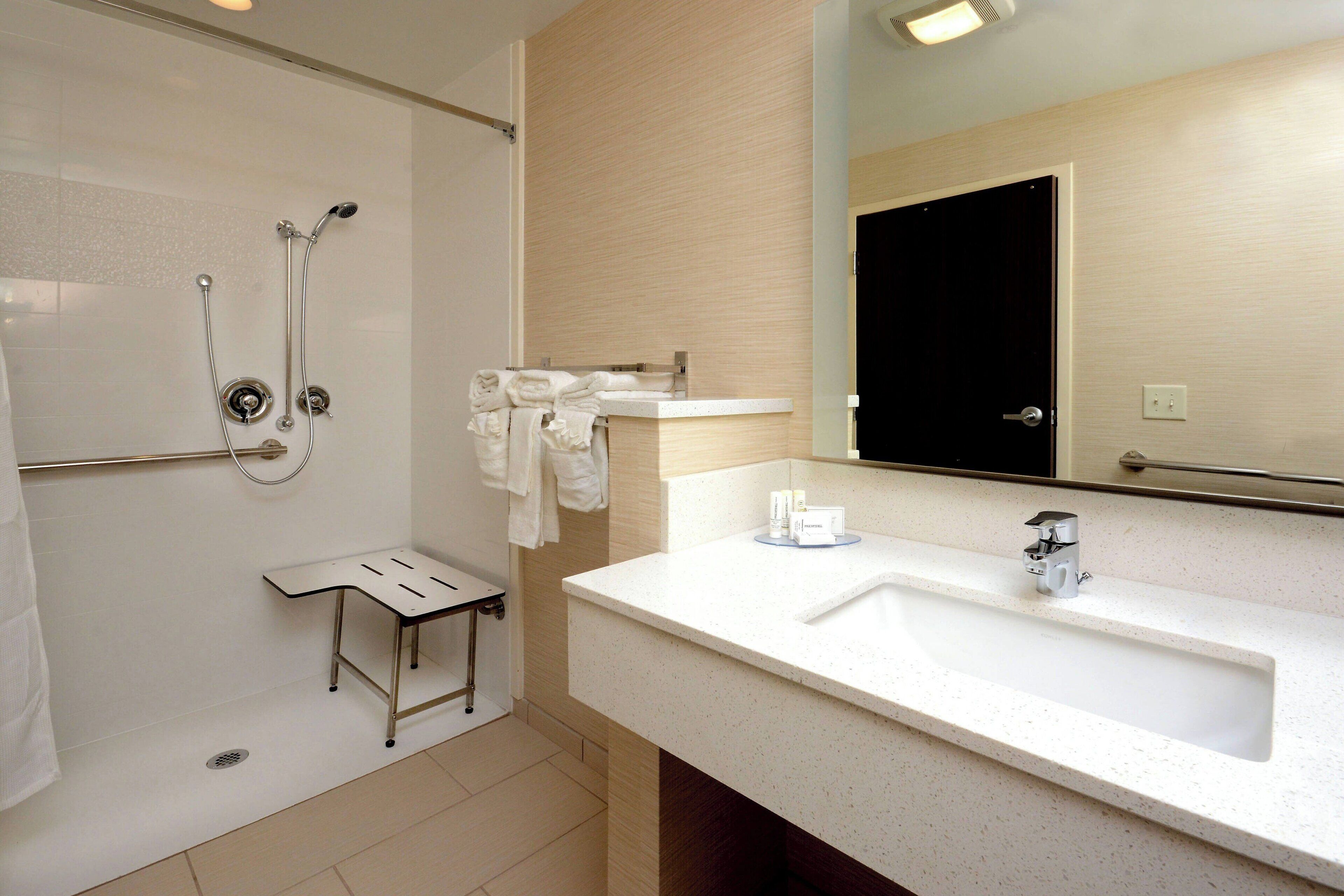 room, 1 king bed (mobility/hearing access, roll-in shwr) | bathroom | combined shower/bathtub, free toiletries, hair dryer, towels