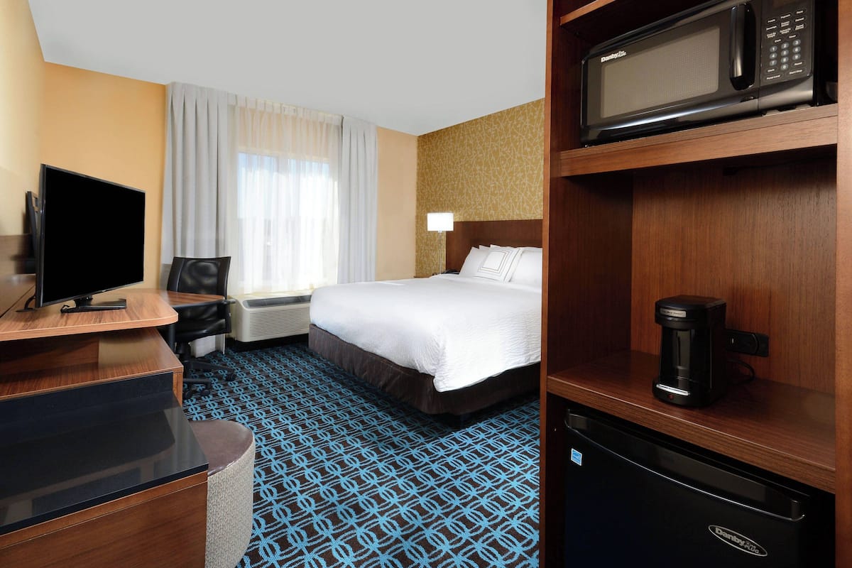Pillowtop beds, desk, laptop workspace, blackout drapes