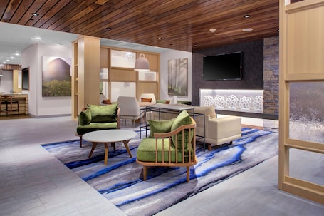 Hall. Fairfield Inn & Suites by Marriott Allentown West