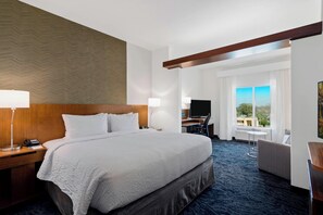 โต๊ะทำงาน, ผ้าม่านกันแสง, เตารีด/โต๊ะรีดผ้า, เปล/เตียงเด็กอ่อน (ฟรี)