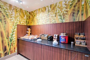 Free daily full breakfast  - Fairfield Inn & Suites by Marriott St Petersburg North (St. Petersburg)
