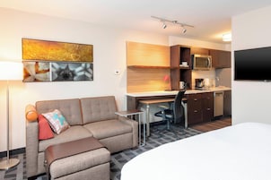 32-inch LCD TV with cable channels, TV