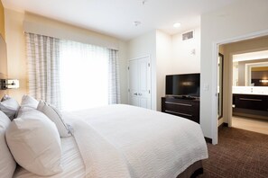 Premium bedding, minibar, desk, blackout curtains