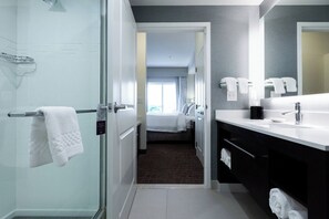 Estudio, 1 cama King size y sofá cama | Baño | Secadora de cabello, jabón, shampoo, papel de baño 