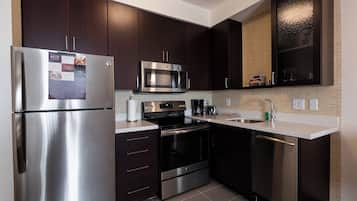 1 bedroom, premium bedding, minibar, desk