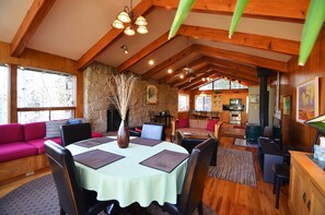 Exclusive House, 4 Bedrooms, Mountain View, Slope side | In-room dining