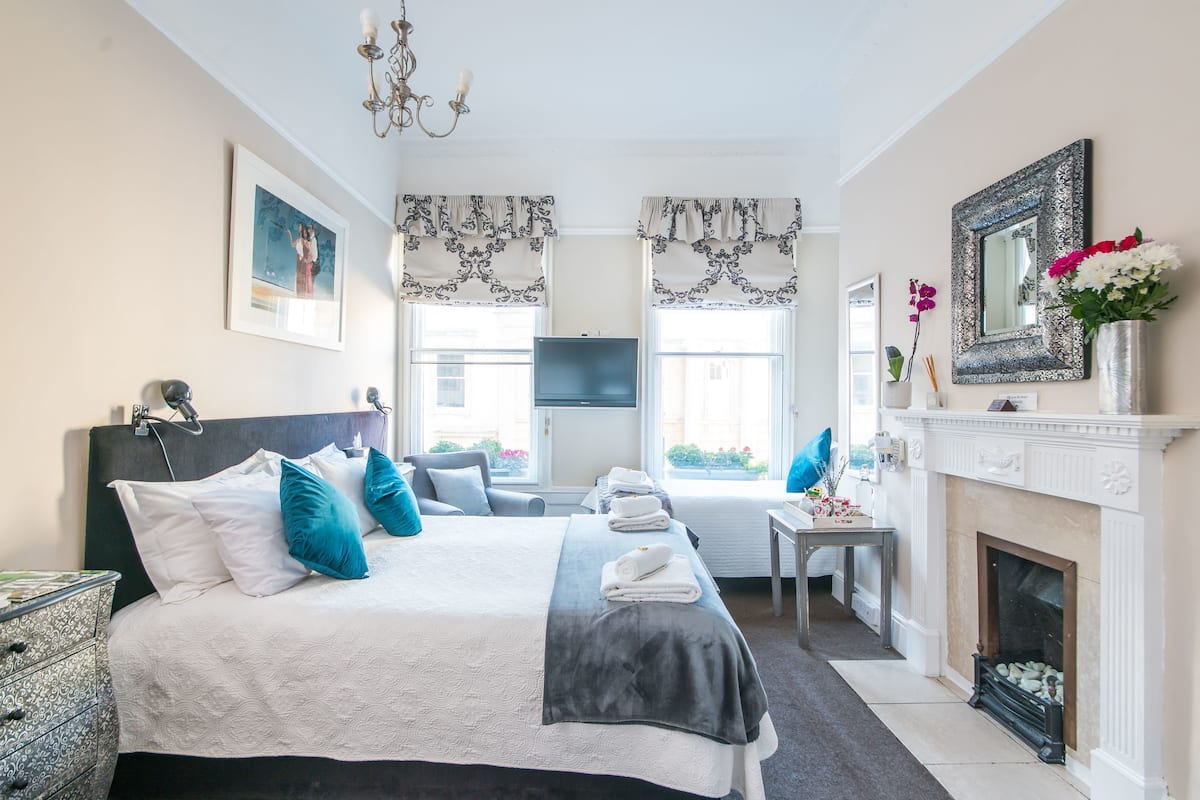 The Henry Guest House, Bath Info, Photos, Reviews Book at The Henry Guest House, Bath Info, Photos, Reviews Book at