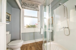 Premium Twin Room | Bathroom