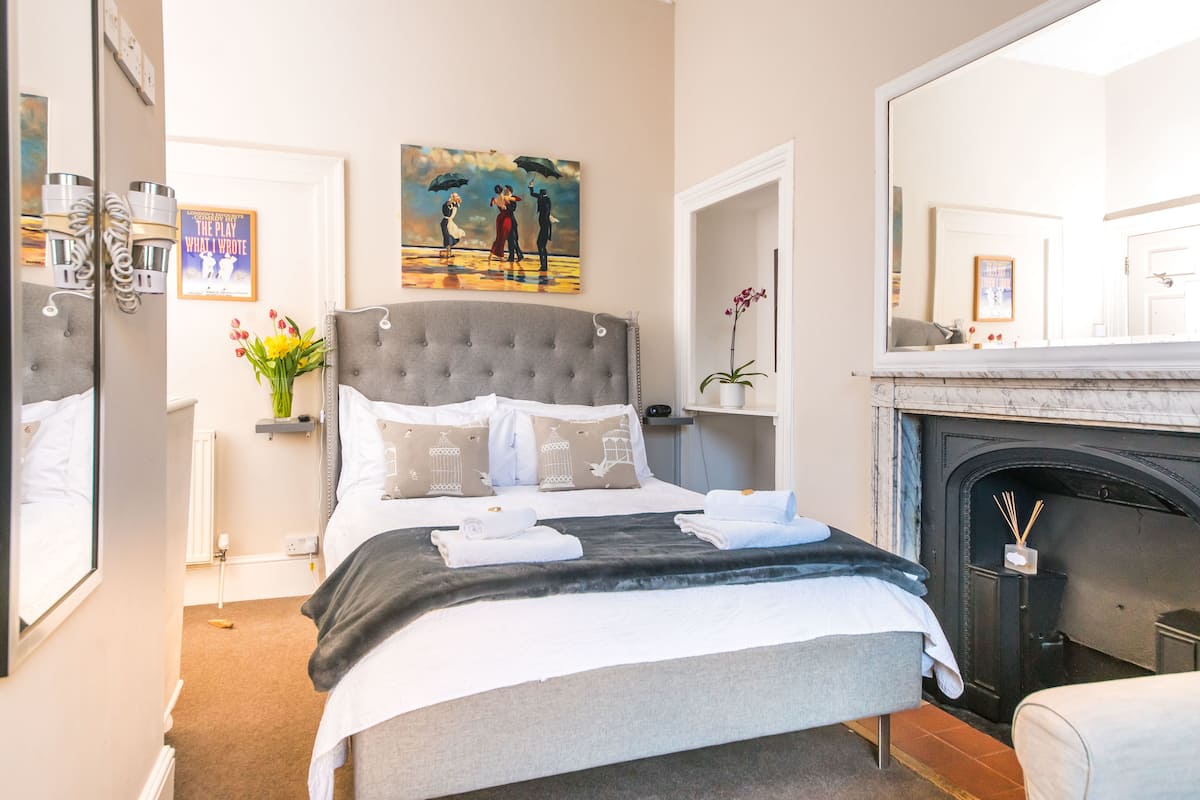 The Henry Guest House, Bath Info, Photos, Reviews Book at The Henry Guest House, Bath Info, Photos, Reviews Book at