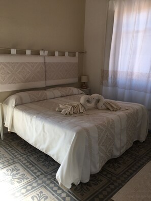 Chambre Double, salle de bains privée