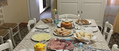 Free daily buffet breakfast