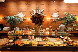 Frokostbuffé er inkludert på hverdagene