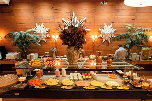 Desayuno bufé gratuito (entre semana)