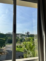 Suite estudio estándar, varias camas | Minibar, caja fuerte, cortinas opacas y wifi gratis