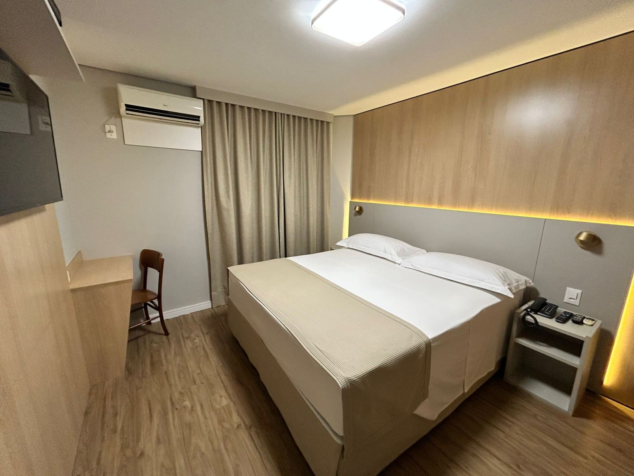 Superior Double Room | Minibar, in-room safe, blackout drapes, free WiFi