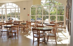 Free buffet breakfast on weekdays