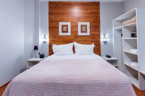 Minibar, coffres-forts dans les chambres, rideaux occultants