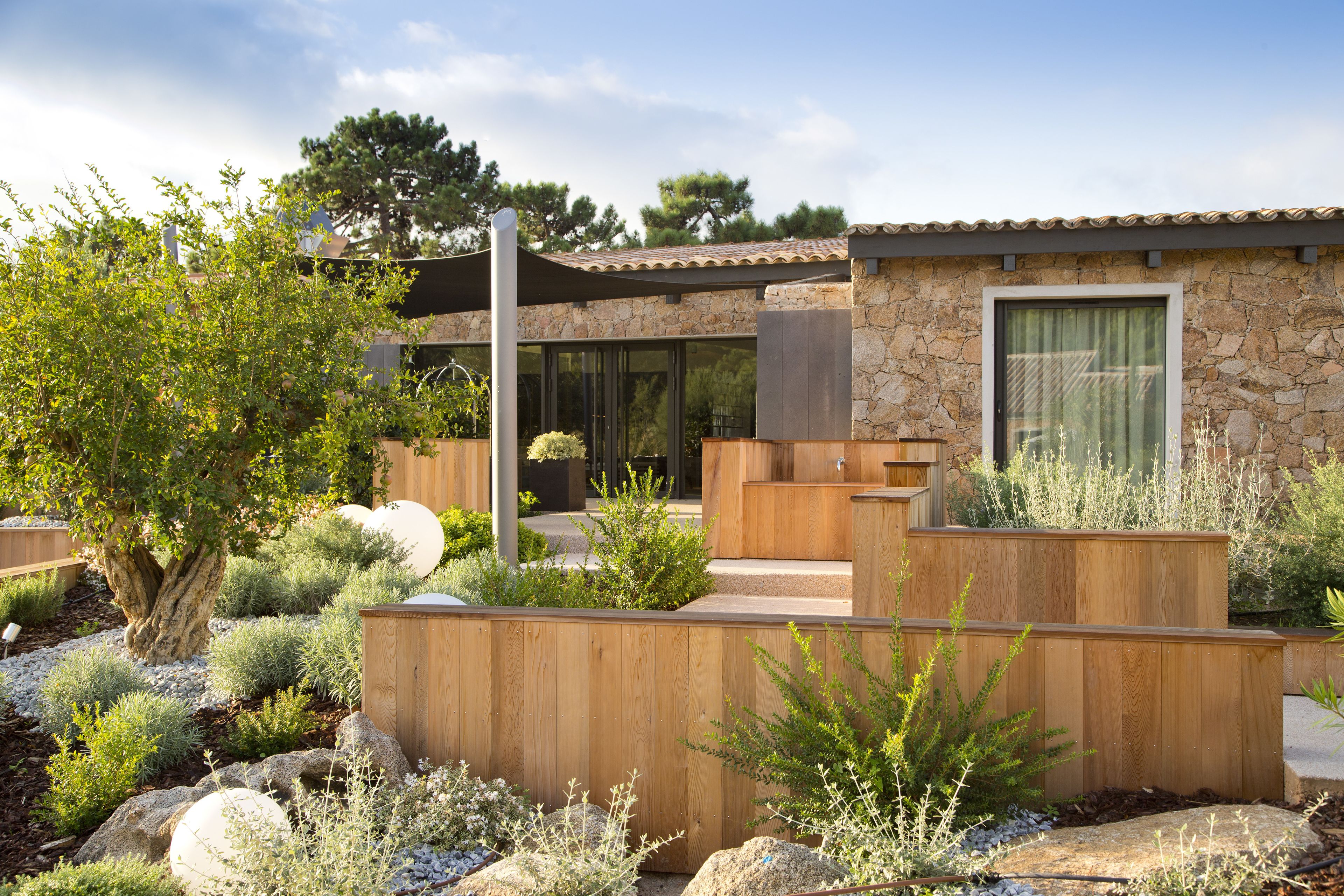 Vista frontal de la propiedad