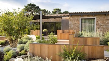 Vista frontal de la propiedad