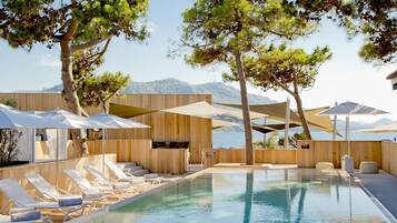 حمّام سباحة خارجي