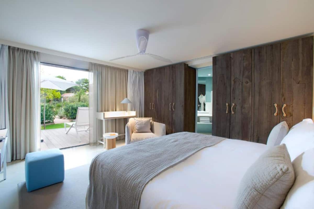 Doppia Standard | Biancheria da letto di alta qualità, minibar, una cassaforte in camera