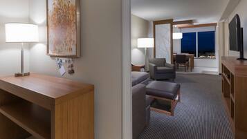 Suite, 1 King Bed with Sofa bed, Kitchen