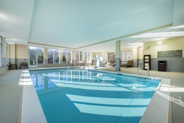 Indoor pool, sun loungers