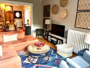 Una Smart TV, libros