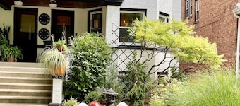 Large, sunny 3 bedroom apartment two blocks from down town Oak Park.