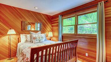 3 bedrooms, desk, iron/ironing board, WiFi