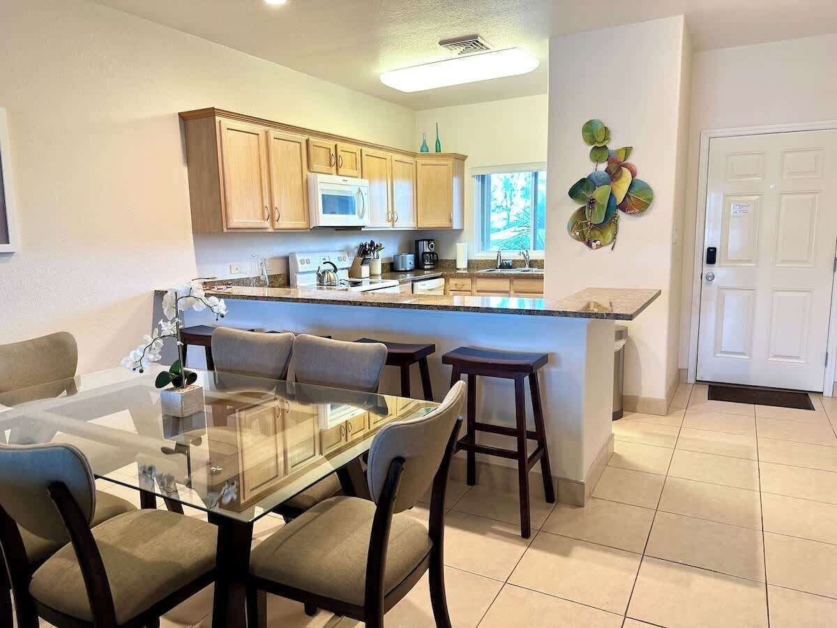 Callie Kai - Dining and Kitchen Area
