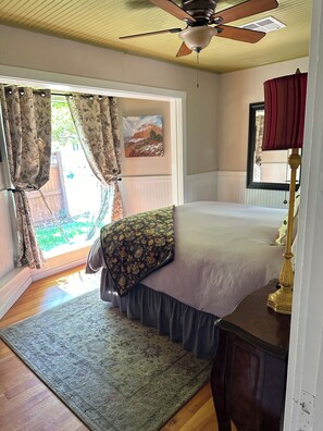 2 bedrooms, iron/ironing board, travel crib, free WiFi - The historic Rose Cottage in Springdale, Utah (Springdale)