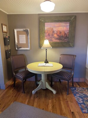 Dining - The historic Rose Cottage in Springdale, Utah (Springdale)