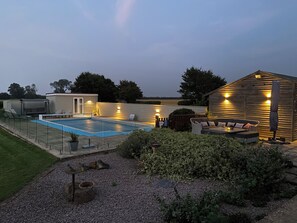 Outdoor pool, a heated pool - Out Back and Beyond, very rural, just the place to 'get away from it all' (Sleaford)